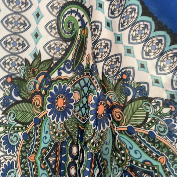 Beautiful Dress with Front Element - Picture 5 of 13